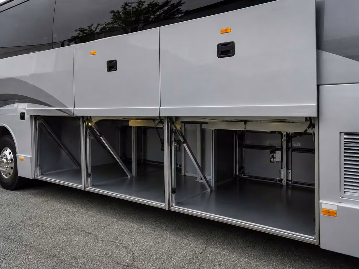 jeffersonville 56 passenger charter bus luggage bays